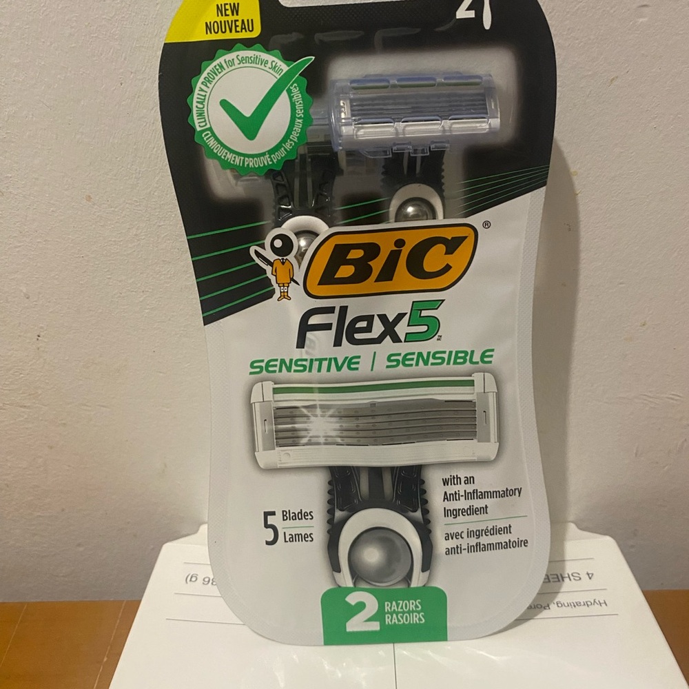 BIC Flex5 Sensitive Razors - Picture 3 of 5